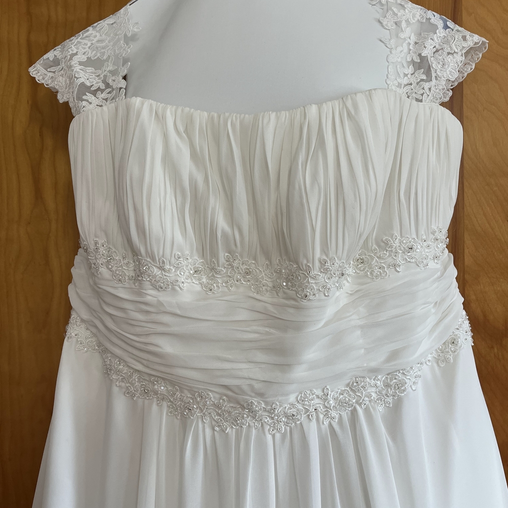 David's Bridal White Lace Wedding Dress